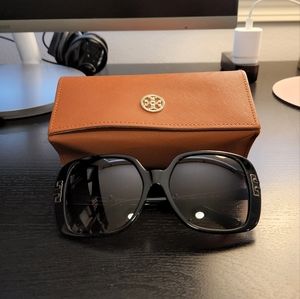Tory Burch T-Hinge Sunglasses in Black